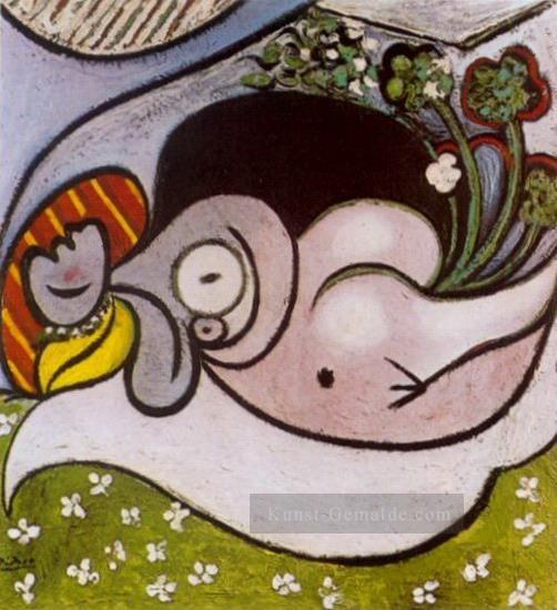 Nackt couche aux fleurs 1932 Kubismus Pablo Picasso Ölgemälde